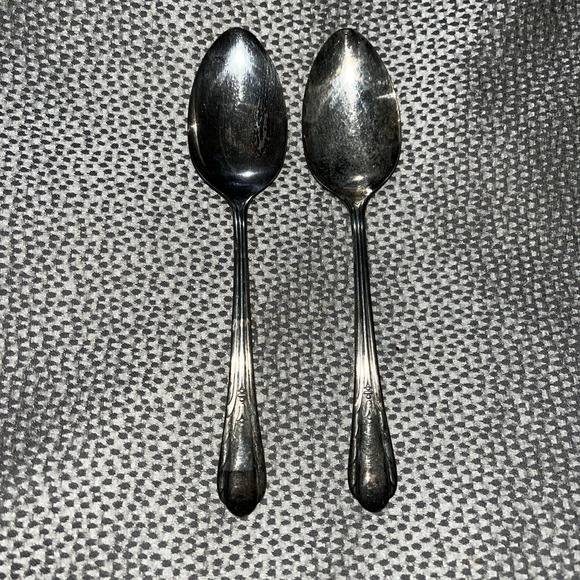 Oneida Other - 2 Oneida LYNNWOOD Silver-plate Serving Spoons Need Polished